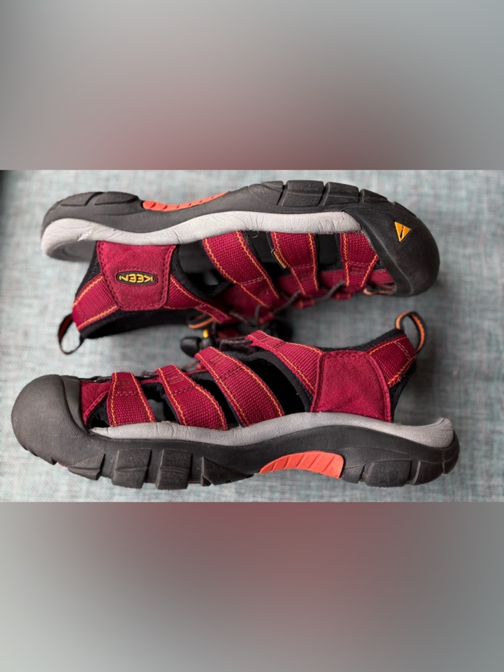 Keen Newport H2 Sport Sandal in Beet Red & Black w Signature Rubber Toe Bumper - Picture 8 of 10